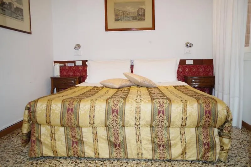 Hotel Casa Petrarca Венеция 0*,