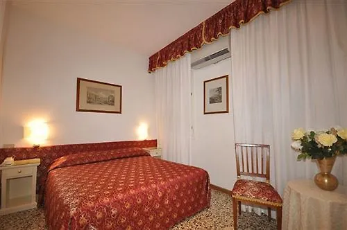 Hotel Casa Petrarca Венеция