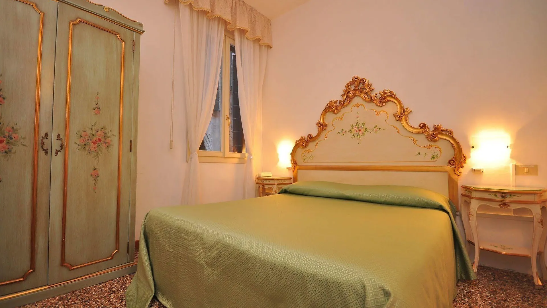 Hotel Casa Petrarca Венеция 0*,  Италия