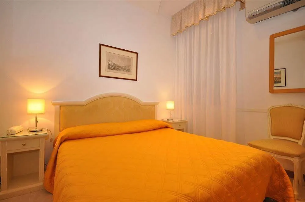 Hotel Casa Petrarca Venice 0*,  Italy